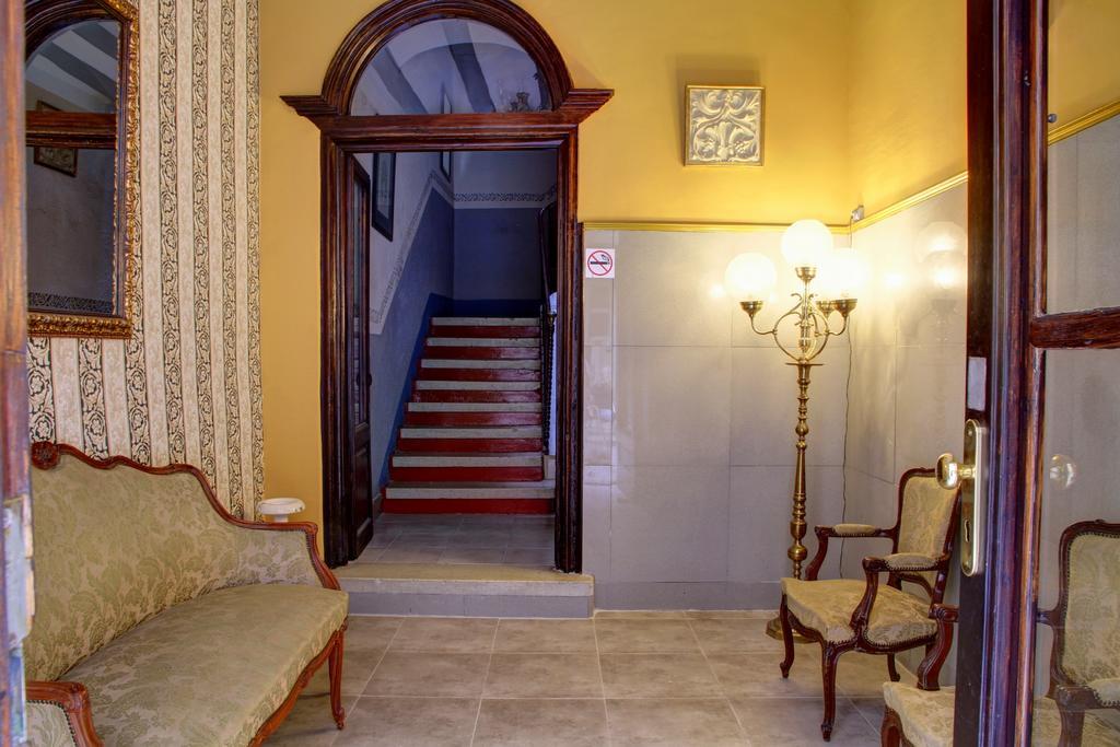 Hostal Santa Teresa 雷乌斯 外观 照片